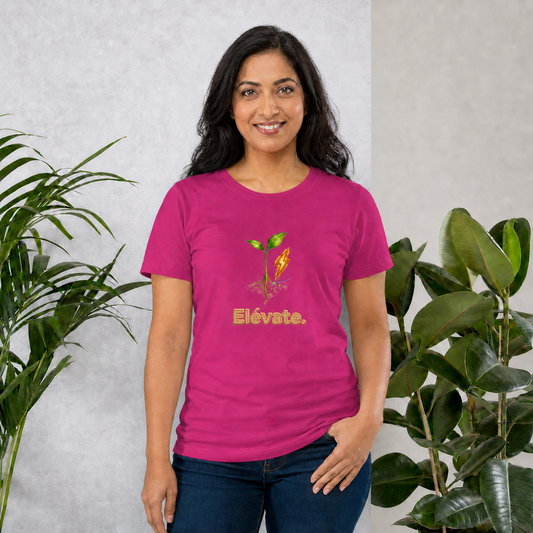 Elévate 🌱⚡️ — camiseta Cyber Sage de la Serie Semilla, modelo en Berry