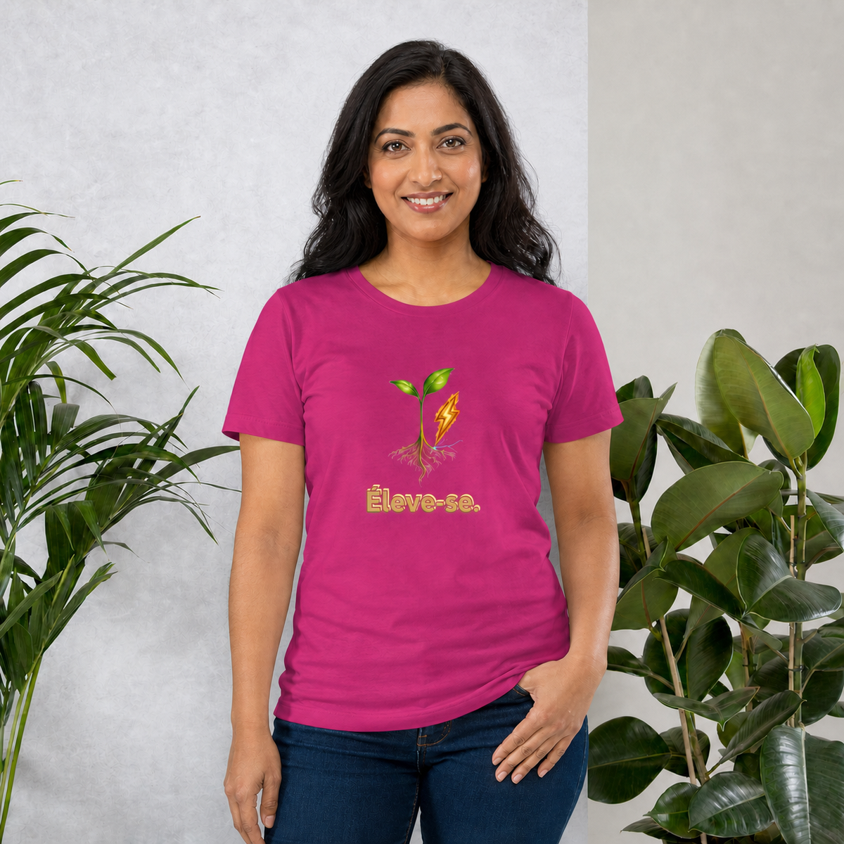 Eleve-se 🌱⚡️ — camiseta Cyber Sage da Série Semente, modelo em Berry